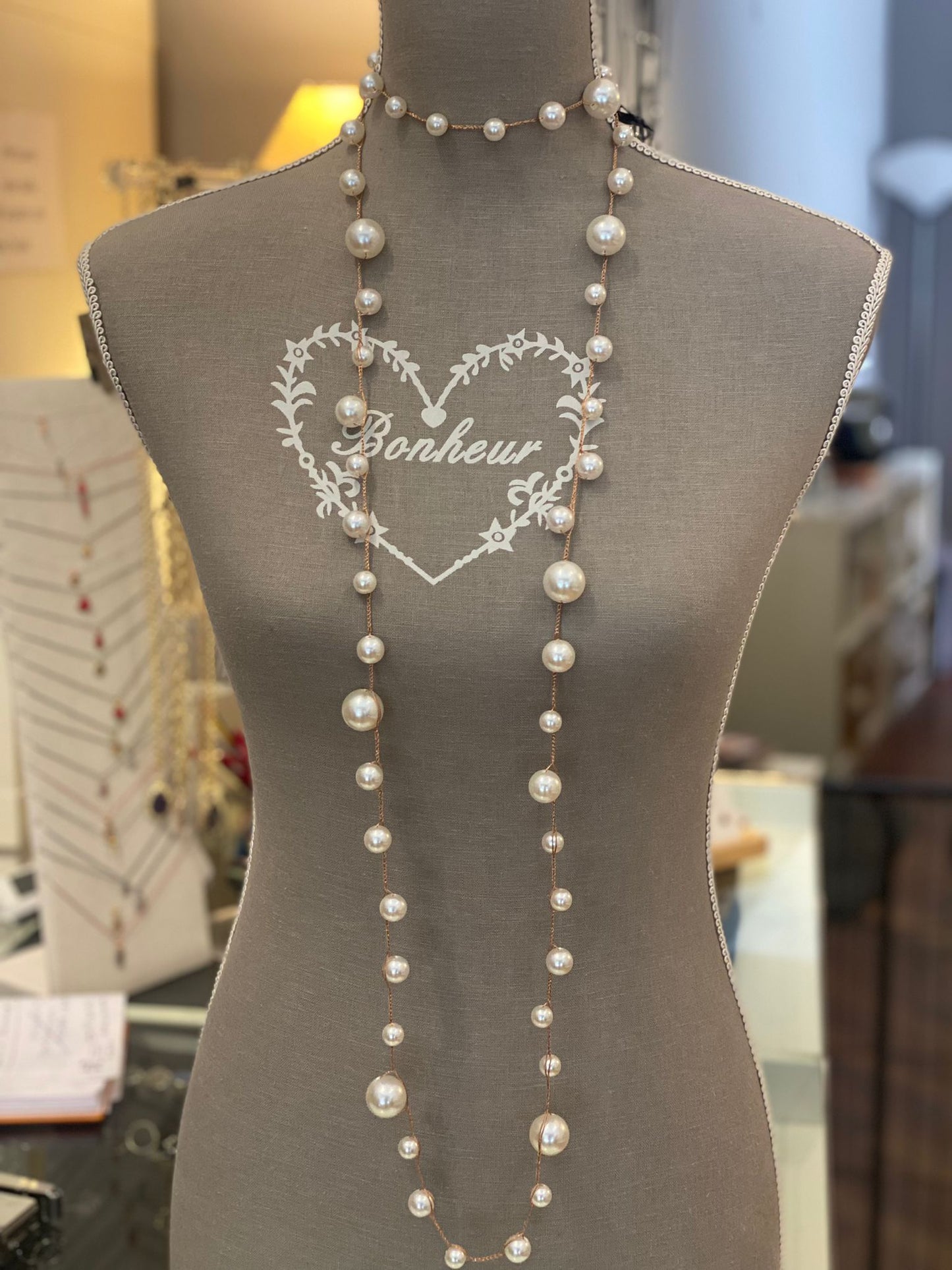 Collana lunga con perle