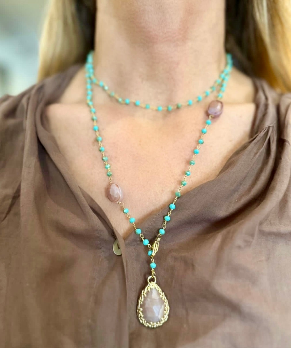 Collana lunga con cristalli e pendente
