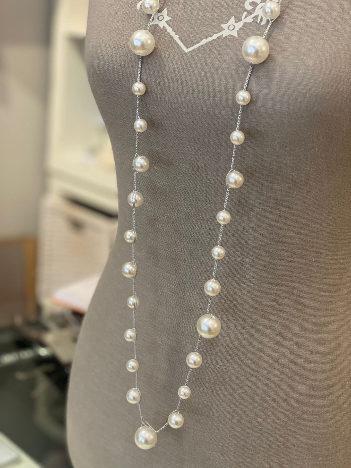 Collana lunga con perle