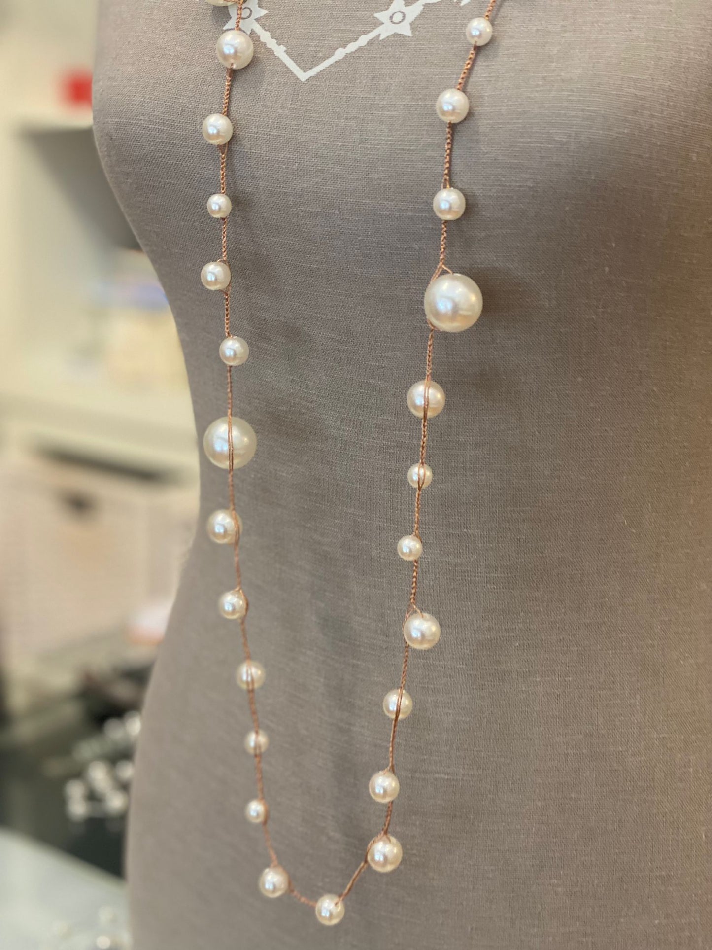Collana lunga con perle