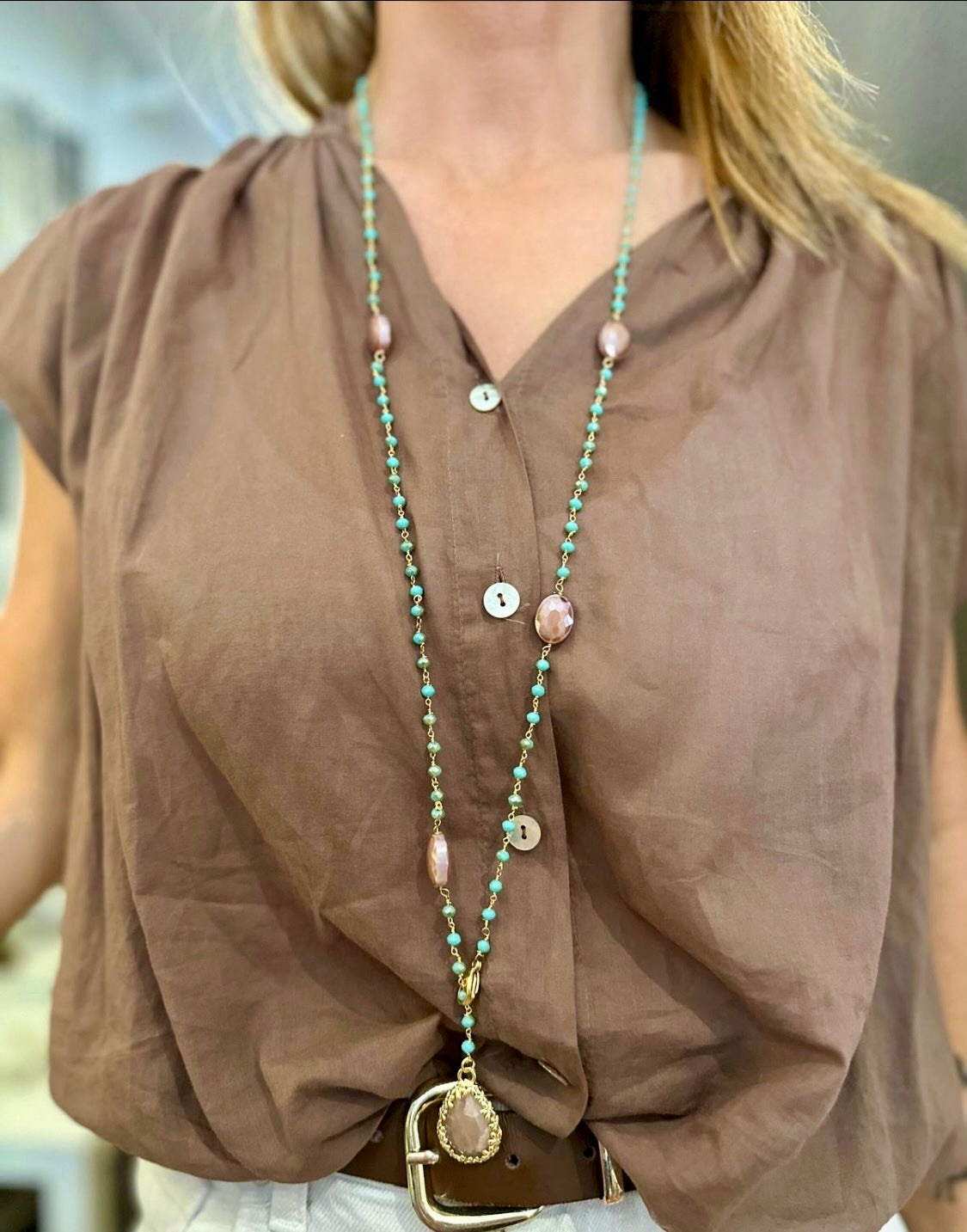 Collana lunga con cristalli e pendente