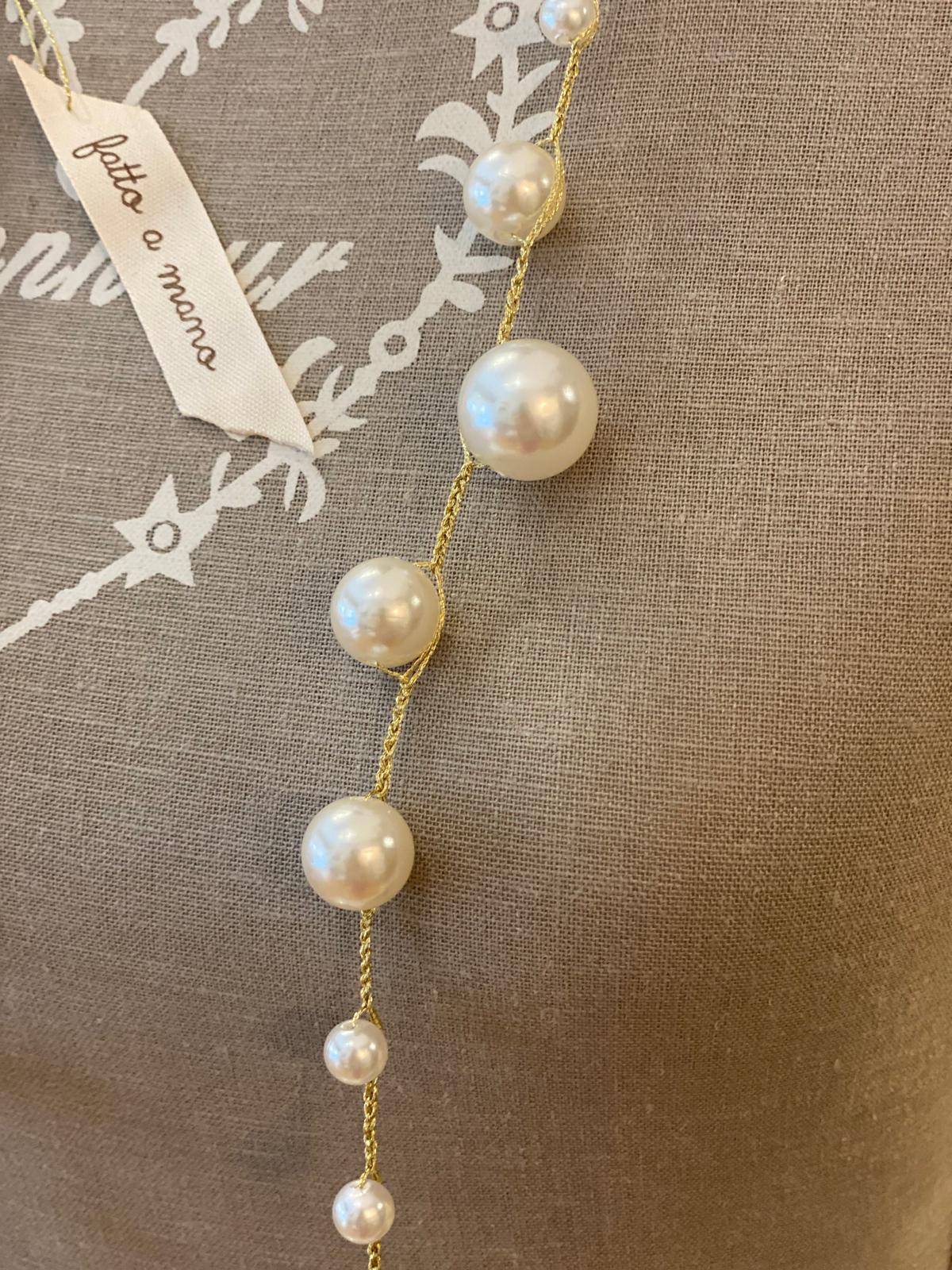 Collana lunga con perle