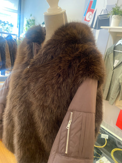 Giaccone tecnico ecopelliccia con cappuccio