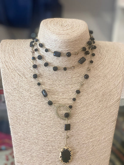 Collana lunga pietre dure perle fiume  e cristalli "Le Giravolte"