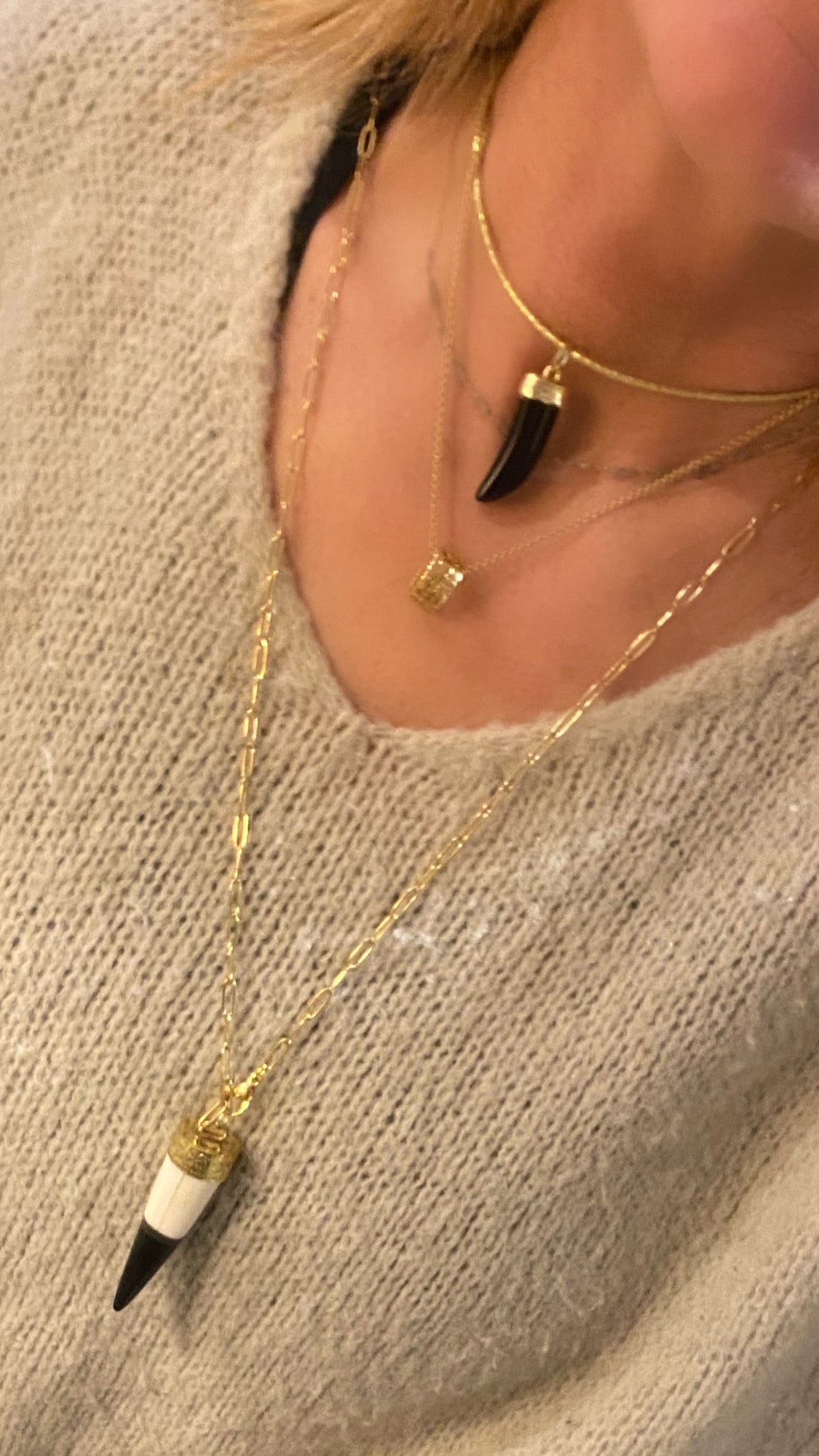 Girocollo magnetico corno in pietra