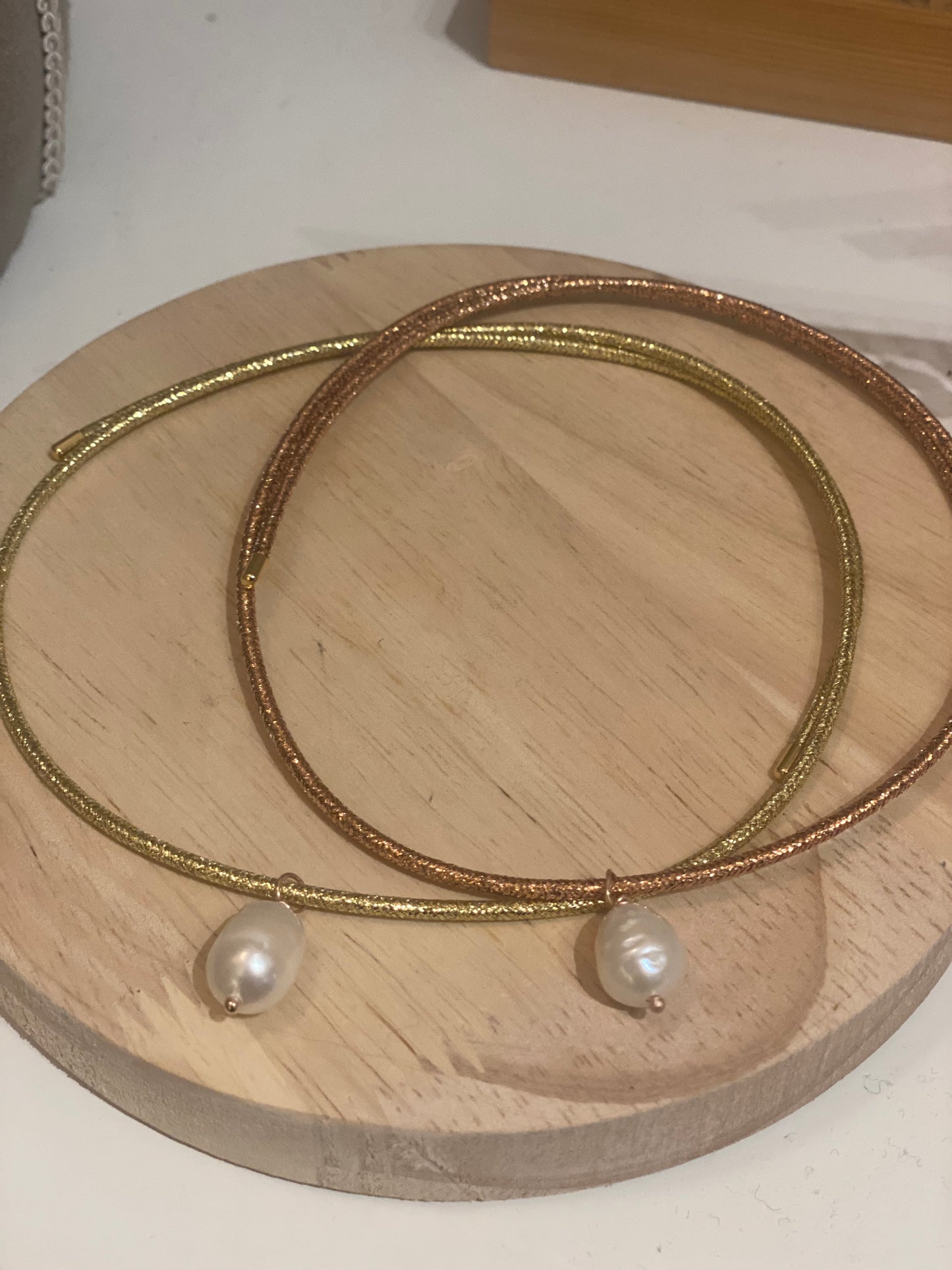 Girocolli magnetici con perle di fiume