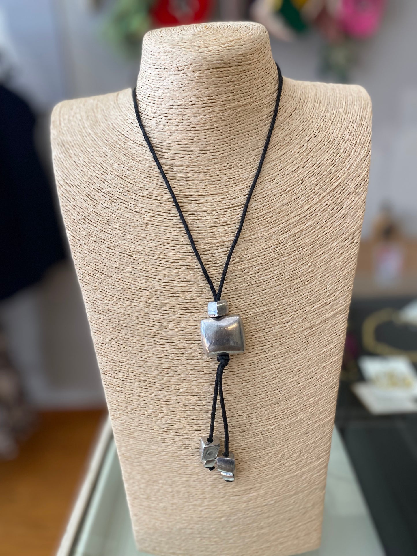 Collane con pendente alluminio.