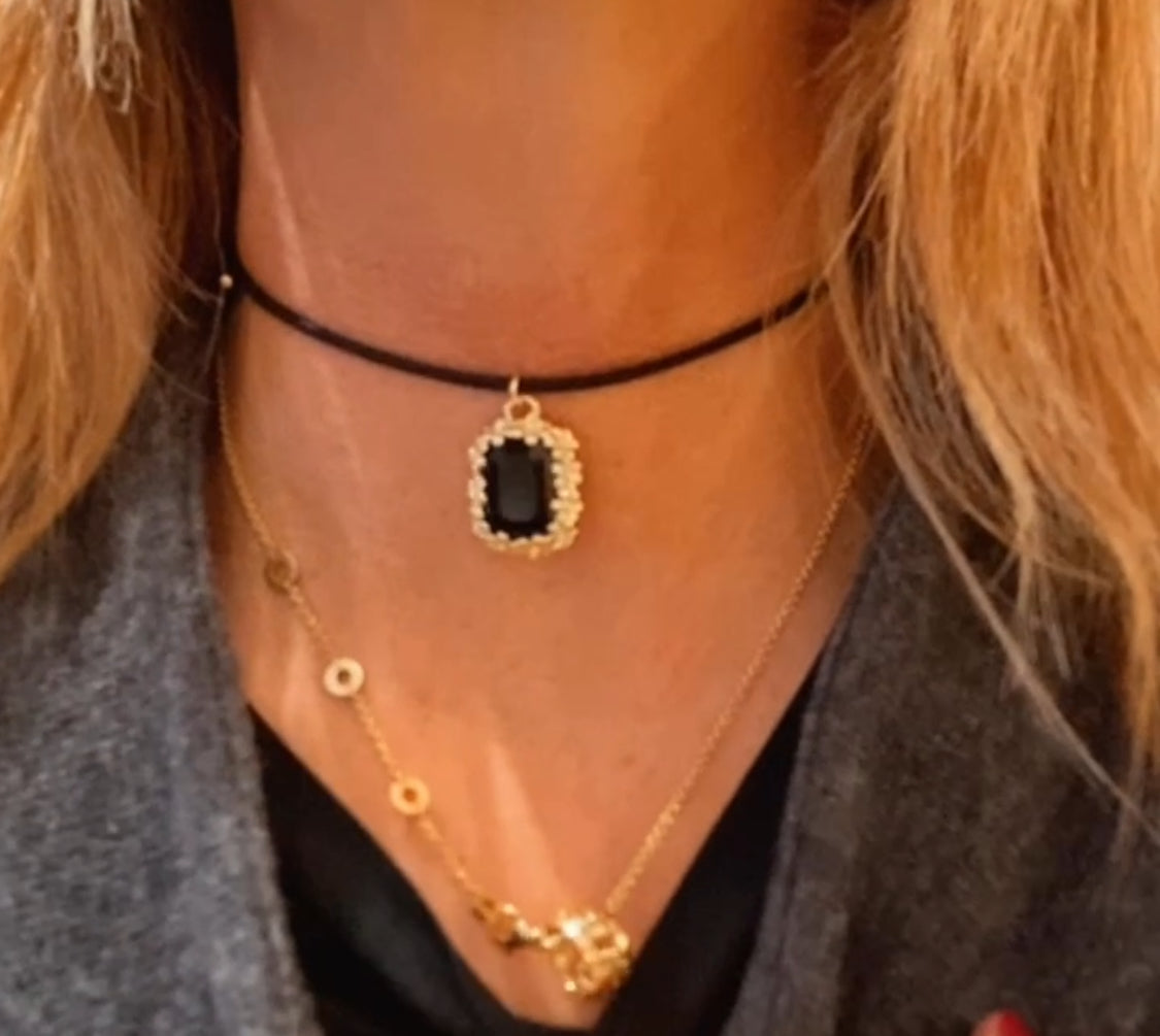 Girocollo magnetico con cristalli o corno