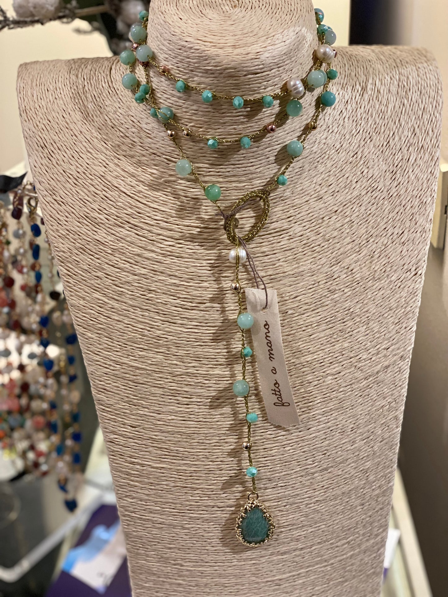 Collana lunga pietre dure perle fiume  e cristalli "Le Giravolte"