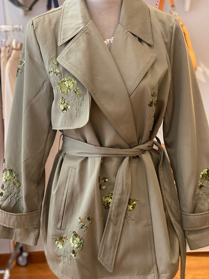 Trench con ricami paillettes
