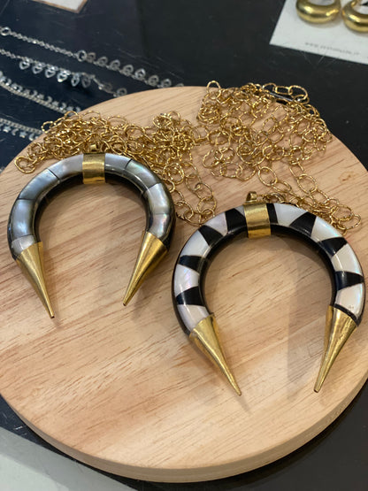 Collana corno mezzaluna