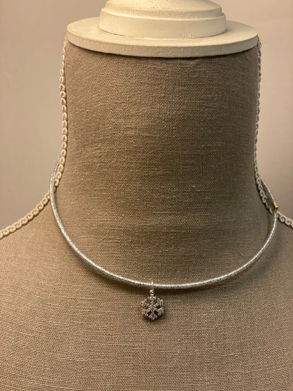 Girocolli magnetici con pendente in zirconi