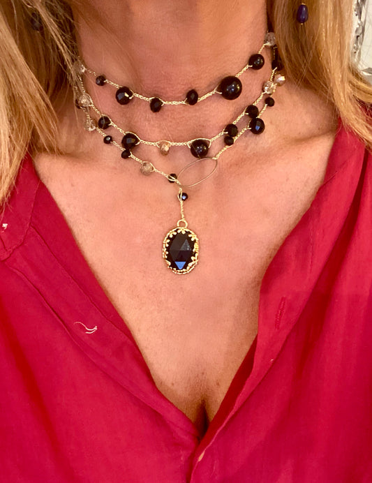 Collana lunga in pietre dure "Le Giravolte"