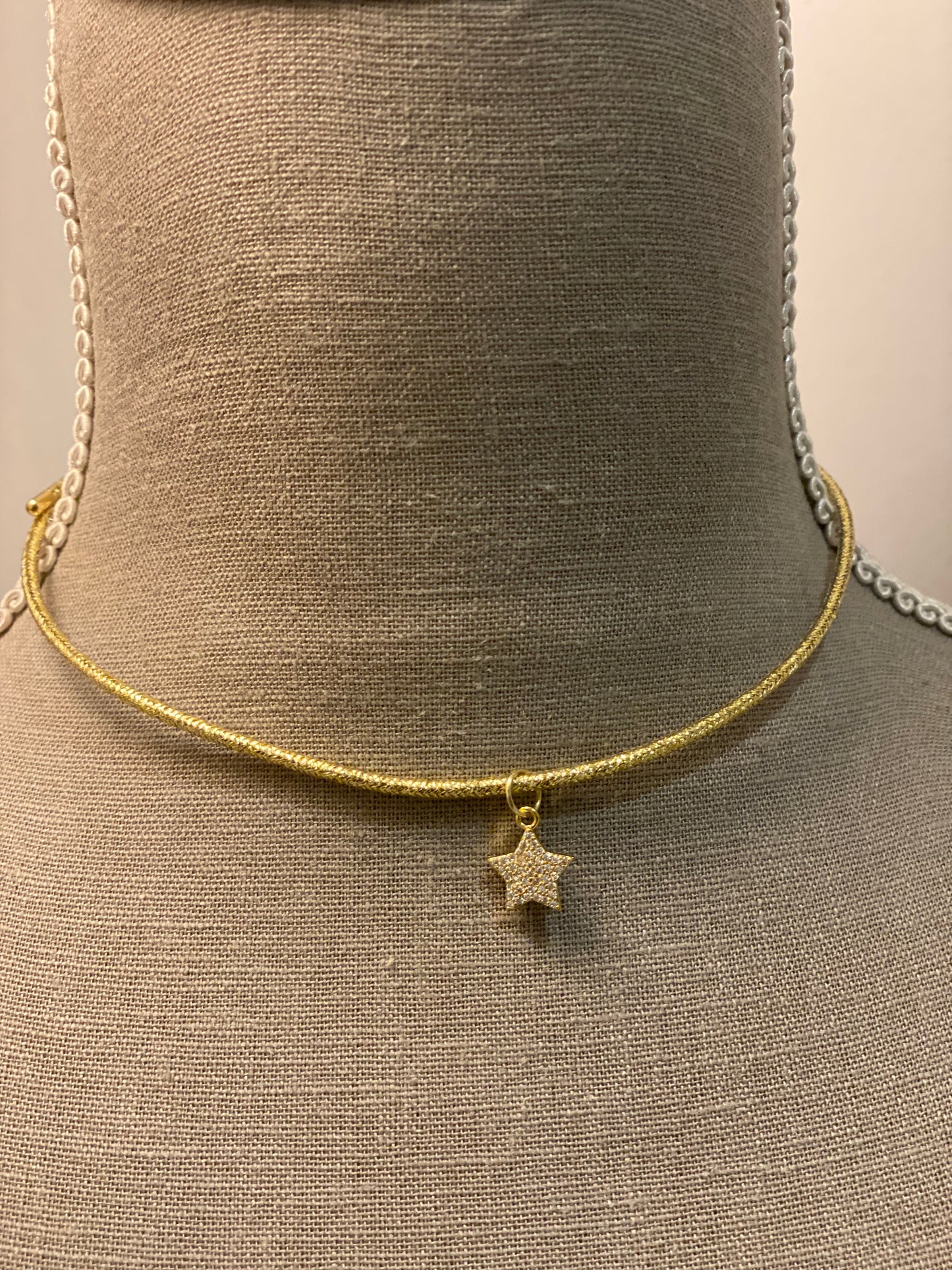 Girocolli magnetici con pendente in zirconi