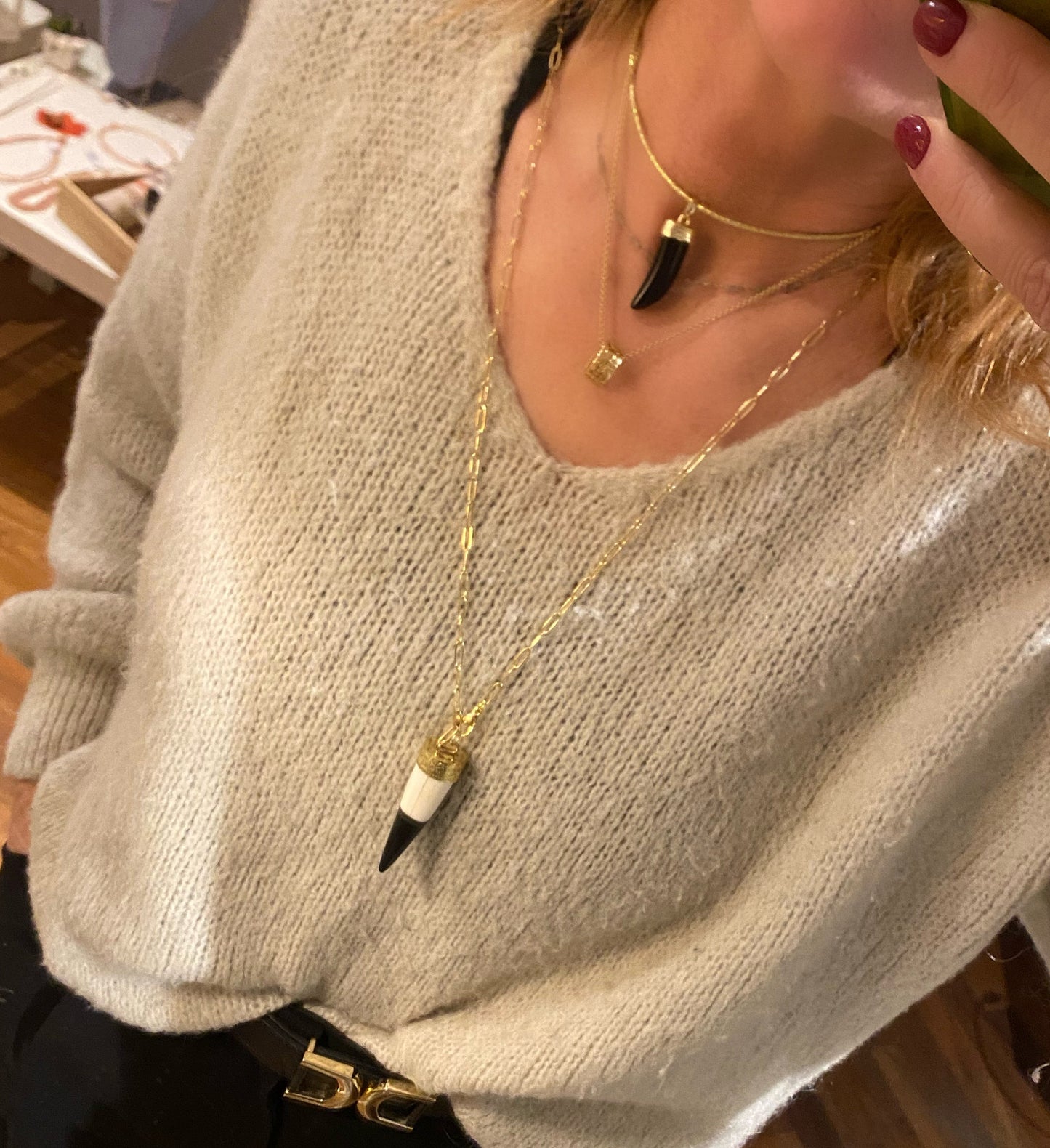 Girocollo magnetico con cristalli o corno