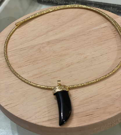 Girocollo magnetico con cristalli o corno